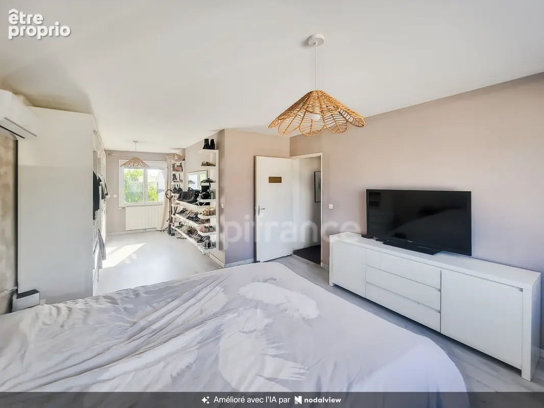 A seulement 7 minutes de Genlis, LONGCHAMP, belle maison spacieuse de 148 m² avec deux garages et piscine - photo 4