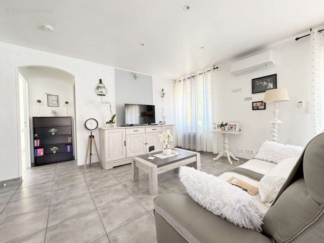 Maison à LARAGNE-MONTEGLIN