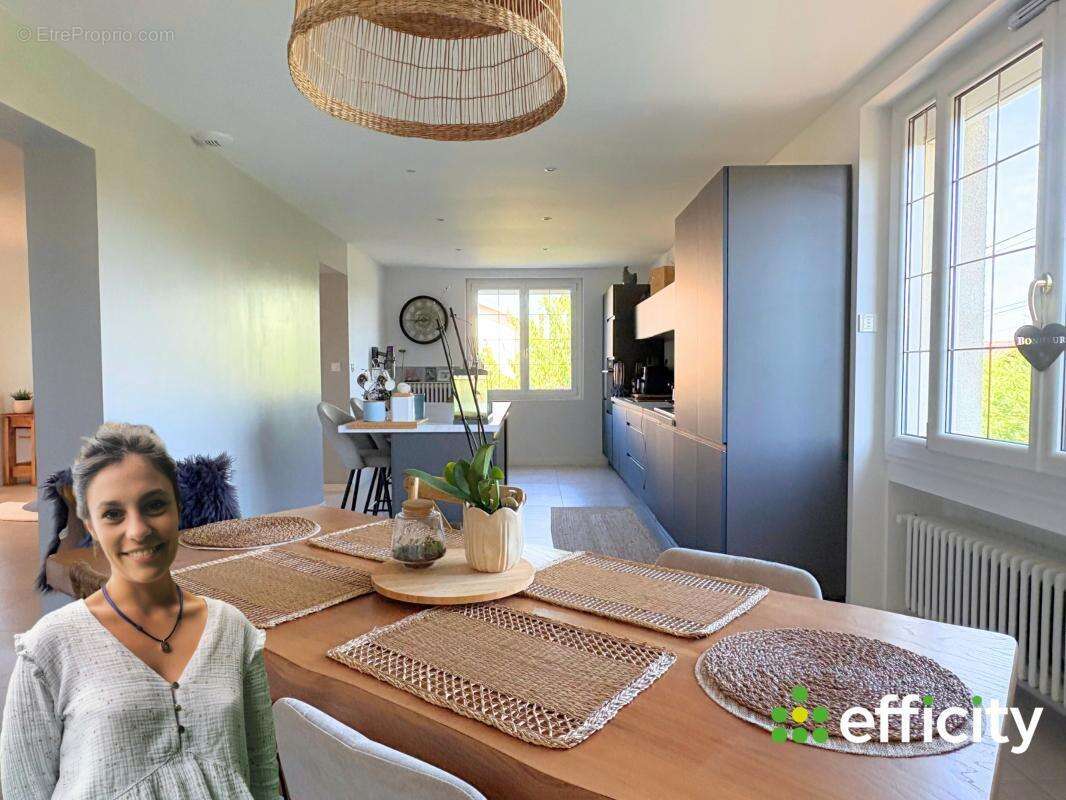 Maison 8 pièces 306 m² à vendre à Saint-Just-Saint-Rambert (42170) - photo 6