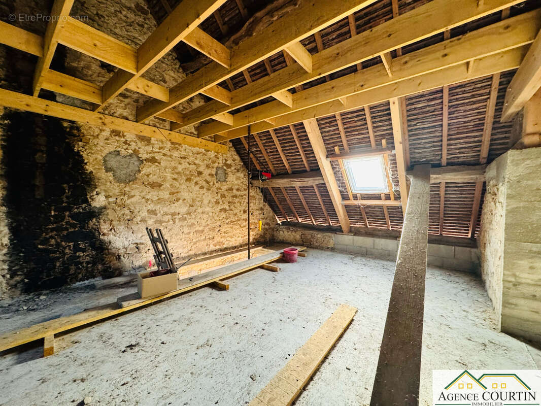 Maison à RUFFEY-SUR-SEILLE