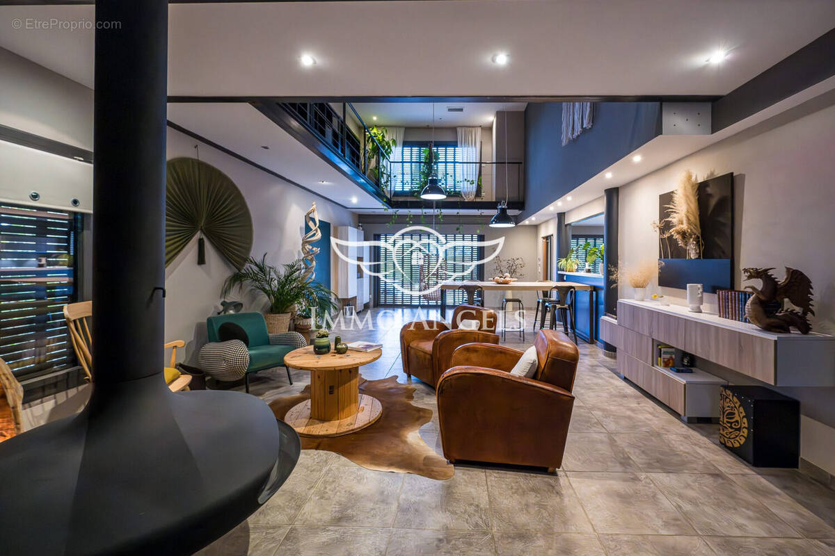 Maison à VAILHAUQUES