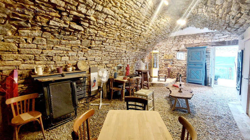 Maison de ville, Villefranche du Périgord, 140m2, totalement rénovée et meublée, cave voutée. Idéal résidence secondaire ou loca - photo 21