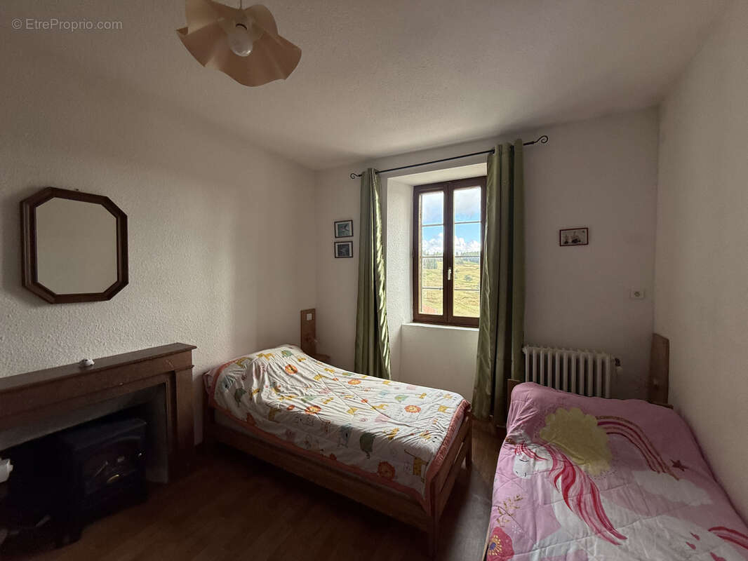 Maison à LACHAPELLE-GRAILLOUSE