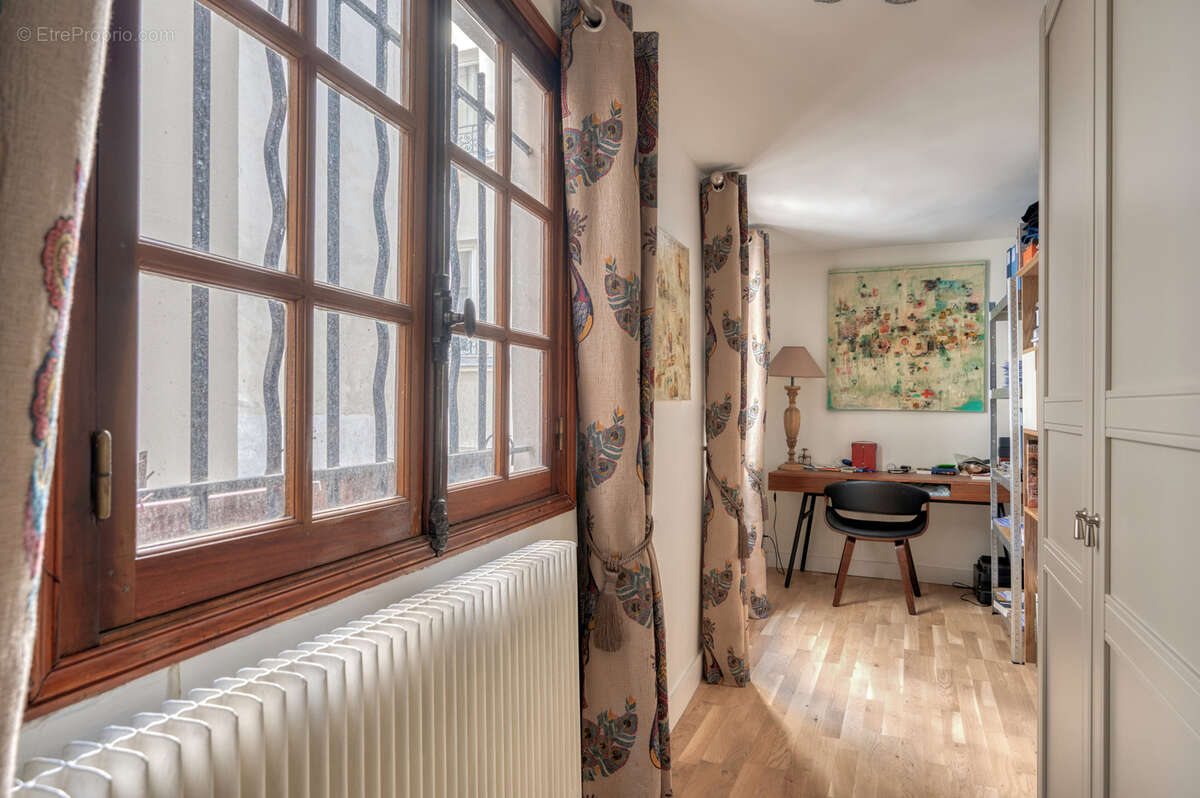 Appartement à PARIS-3E