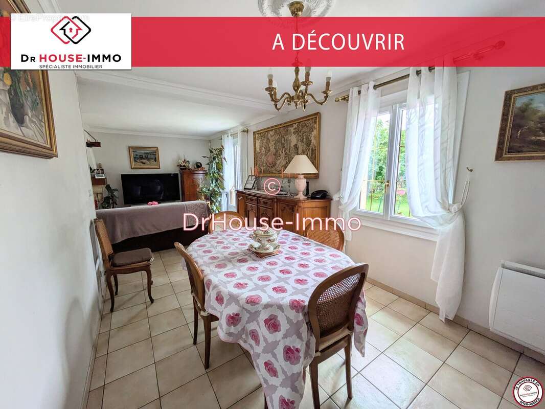 Maison à CHANTELOUP-LES-VIGNES