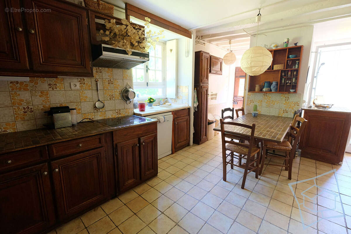 Maison à MILON-LA-CHAPELLE