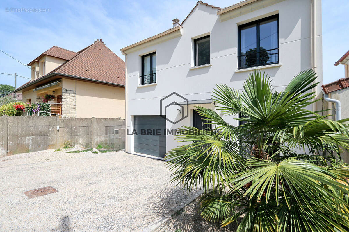 Maison à VILLECRESNES