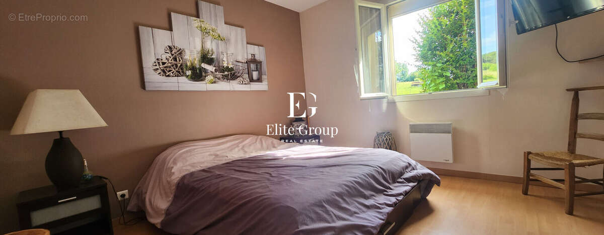 Maison à SAINT-CHAMASSY