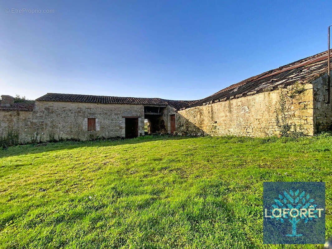 Maison à LA CHAPELLE-THEMER
