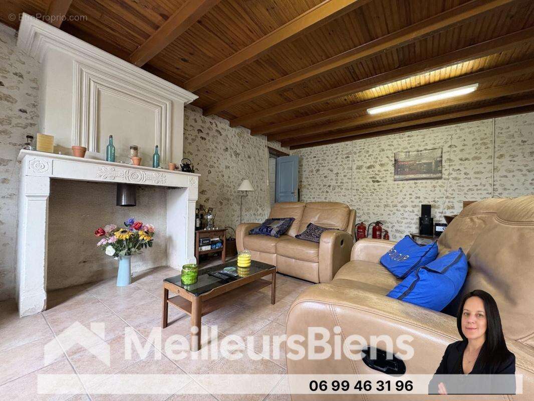 Maison Charentaise à rénover, déjà habitable, grand terrain et dépendances - photo 5