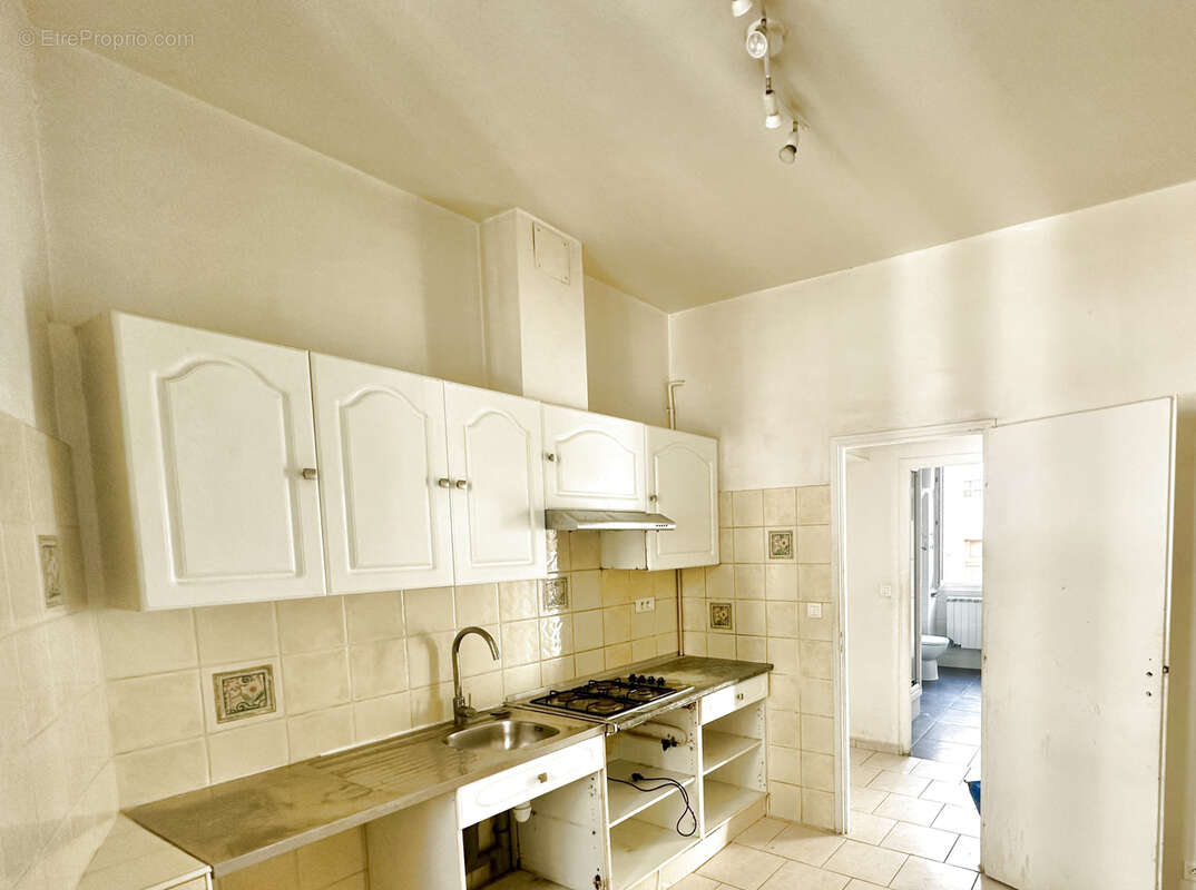 Appartement à MARSEILLE-4E