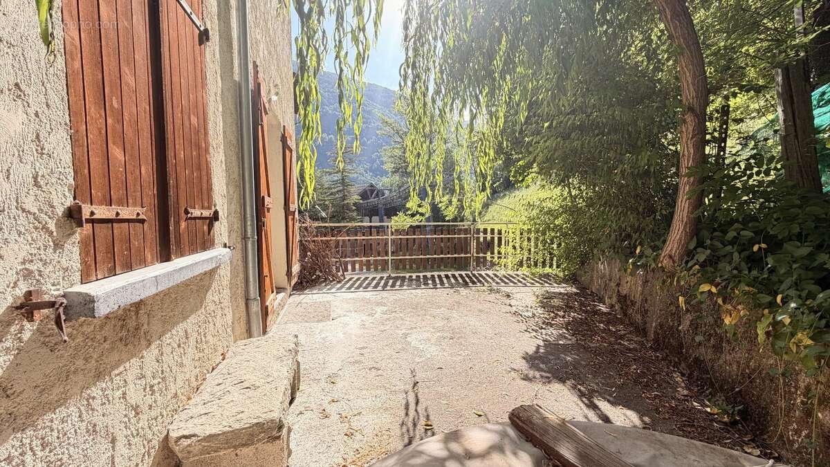 Appartement à SAINT-ETIENNE-DE-TINEE