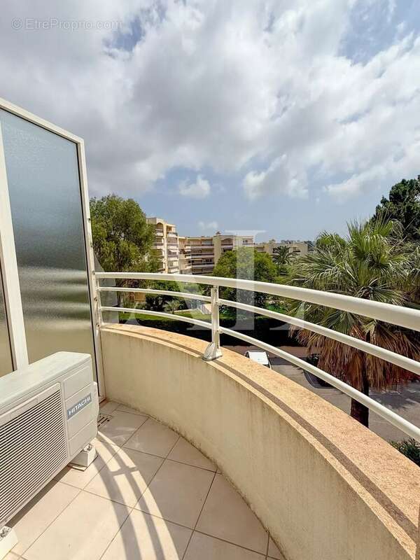 Appartement à VALLAURIS