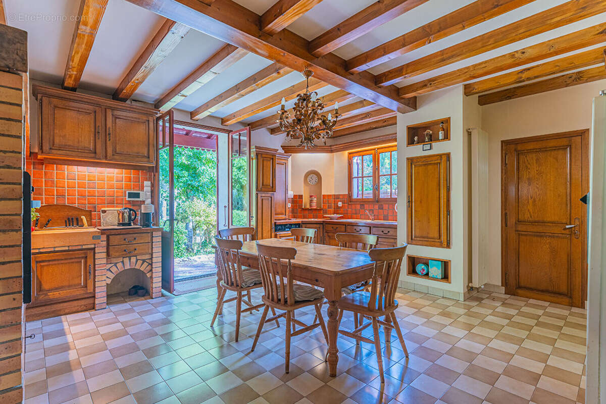 Maison de style basque alliant charme et élégance - photo 9