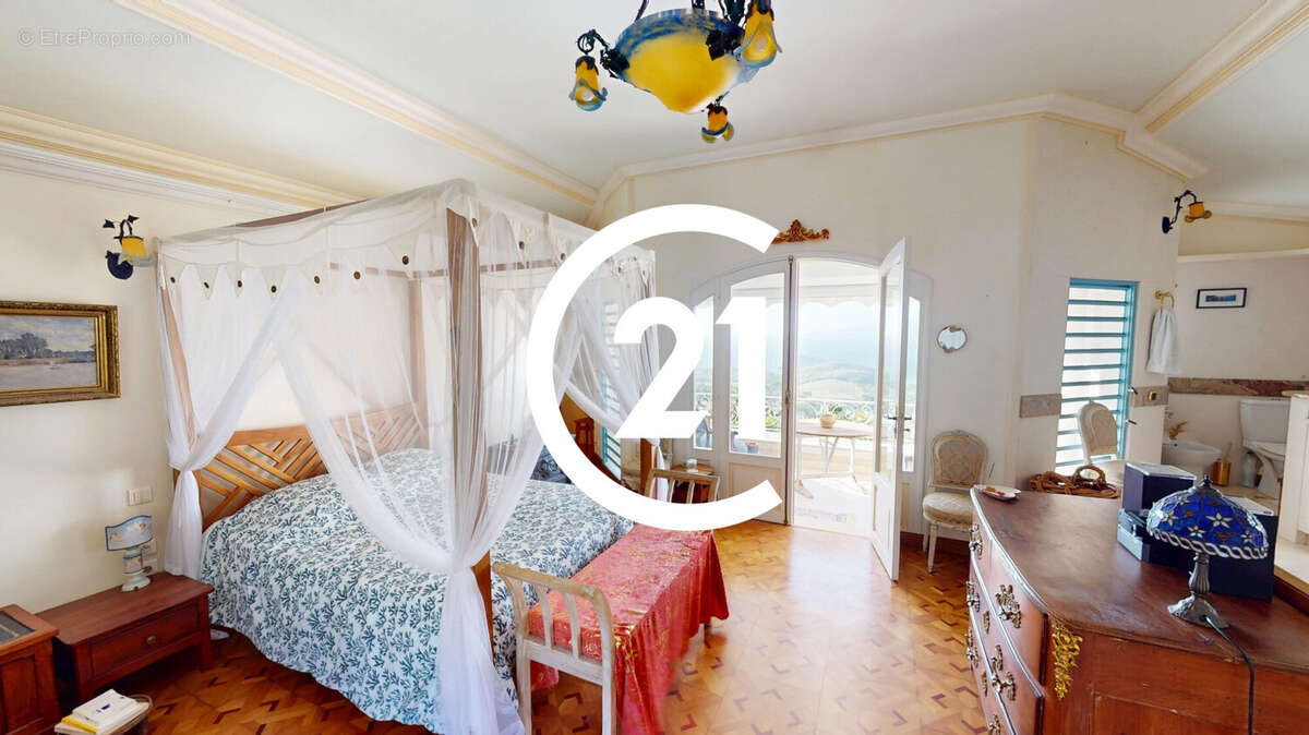 Maison à LES TROIS-ILETS