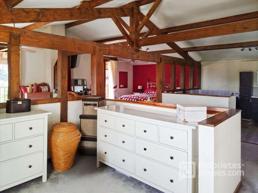 Maison à SAINT-VINCENT-DE-CONNEZAC