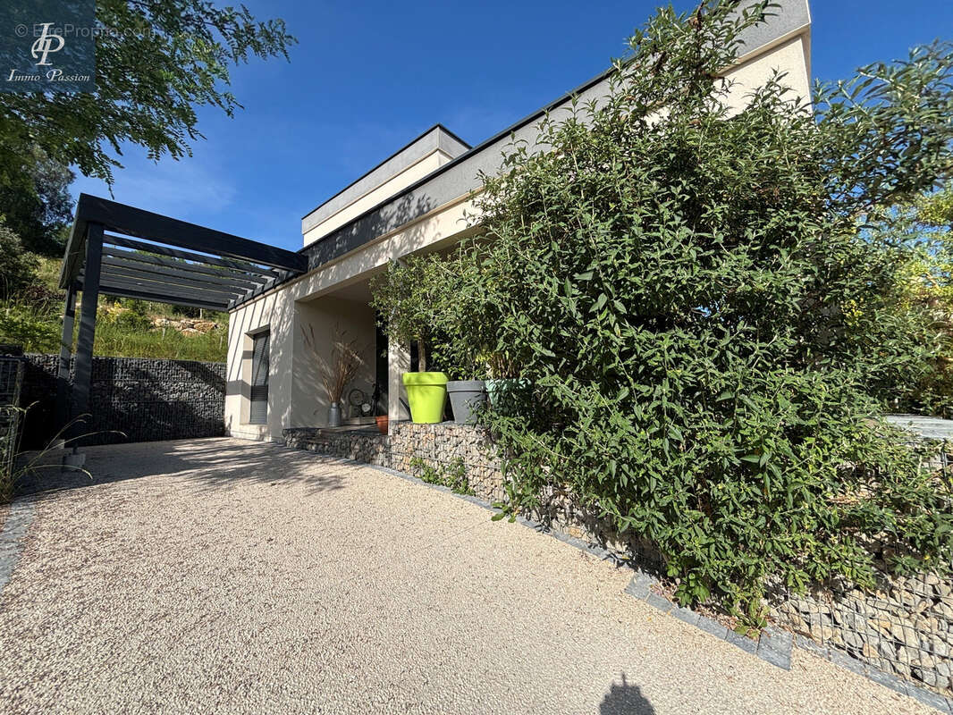 Maison à ECHEVRONNE