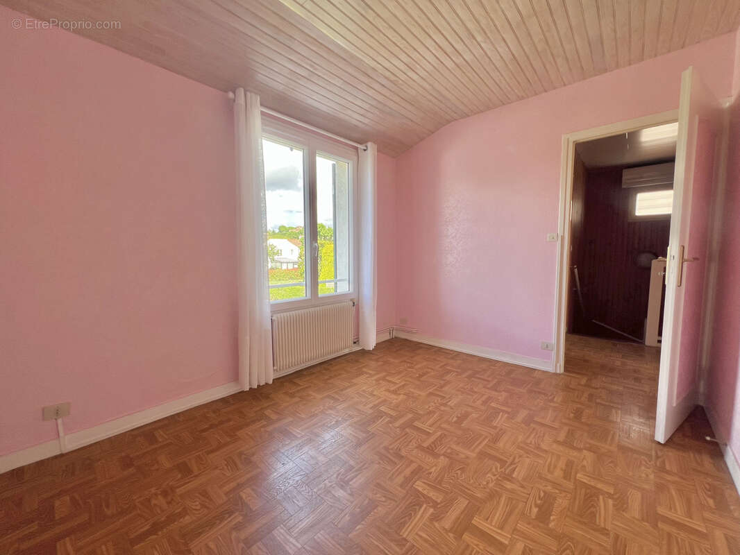 Au coeur du village de communay - villa  - 3 chambres - photo 17