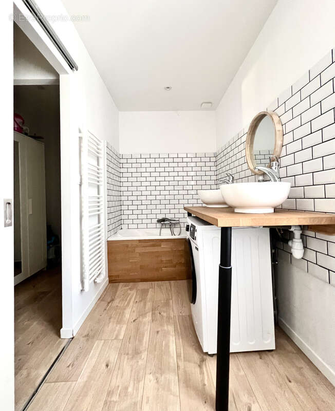 Appartement à SAINT-JEAN-BONNEFONDS