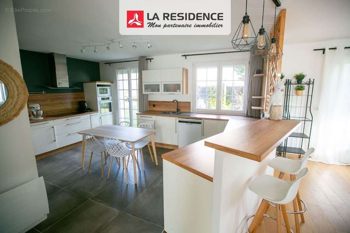 Maison à LES CLAYES-SOUS-BOIS