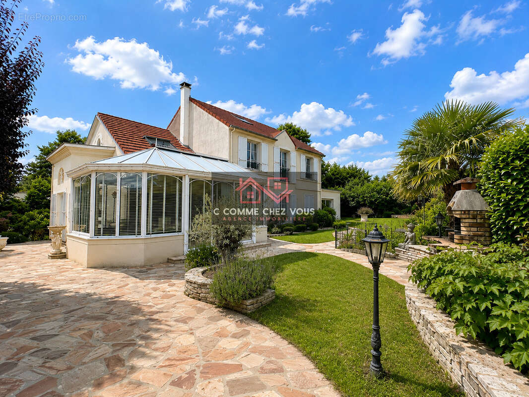 Maison à OZOIR-LA-FERRIERE