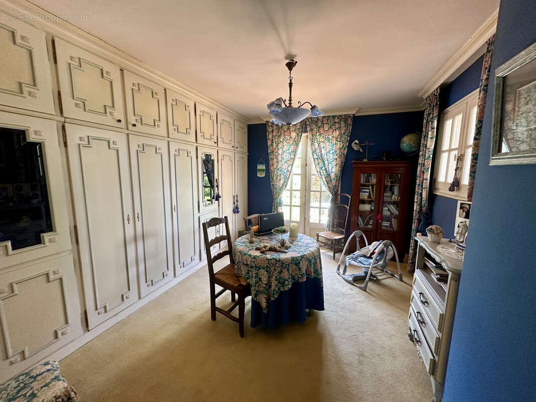 Belle propriété familiale de 220 m2 sur un terrain clos et paysager de 1 785 m2   Bellengreville - photo 12