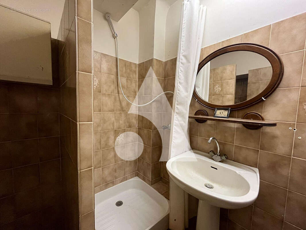 Maison à SAINT-MARTIN-DE-BROMES