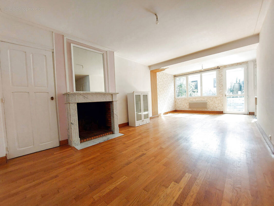 Maison à ARGENTRE-DU-PLESSIS