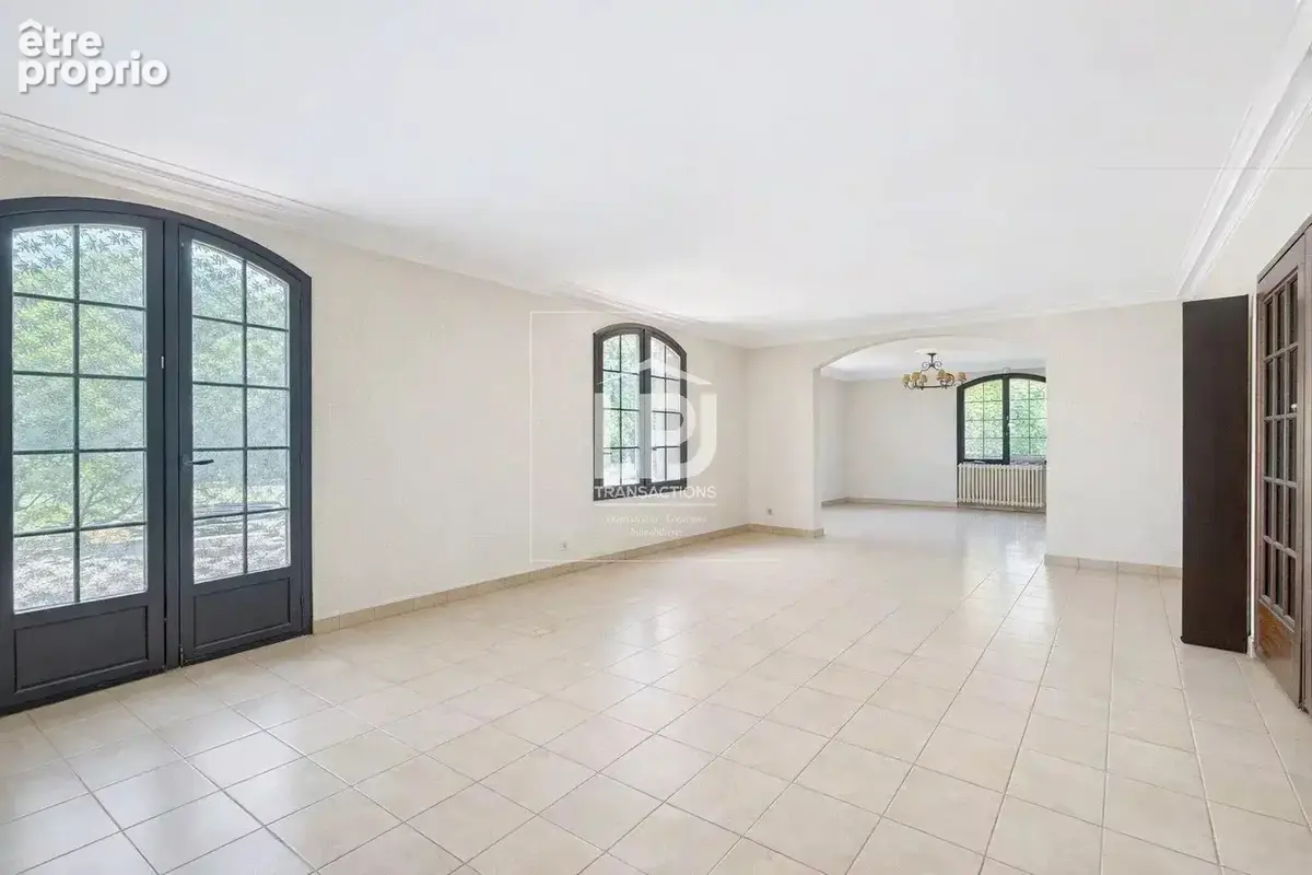 Maison individuelle - 5 pièces - 151 m² sur une parcelle arborée de près de 2700 m² côté village - photo 4