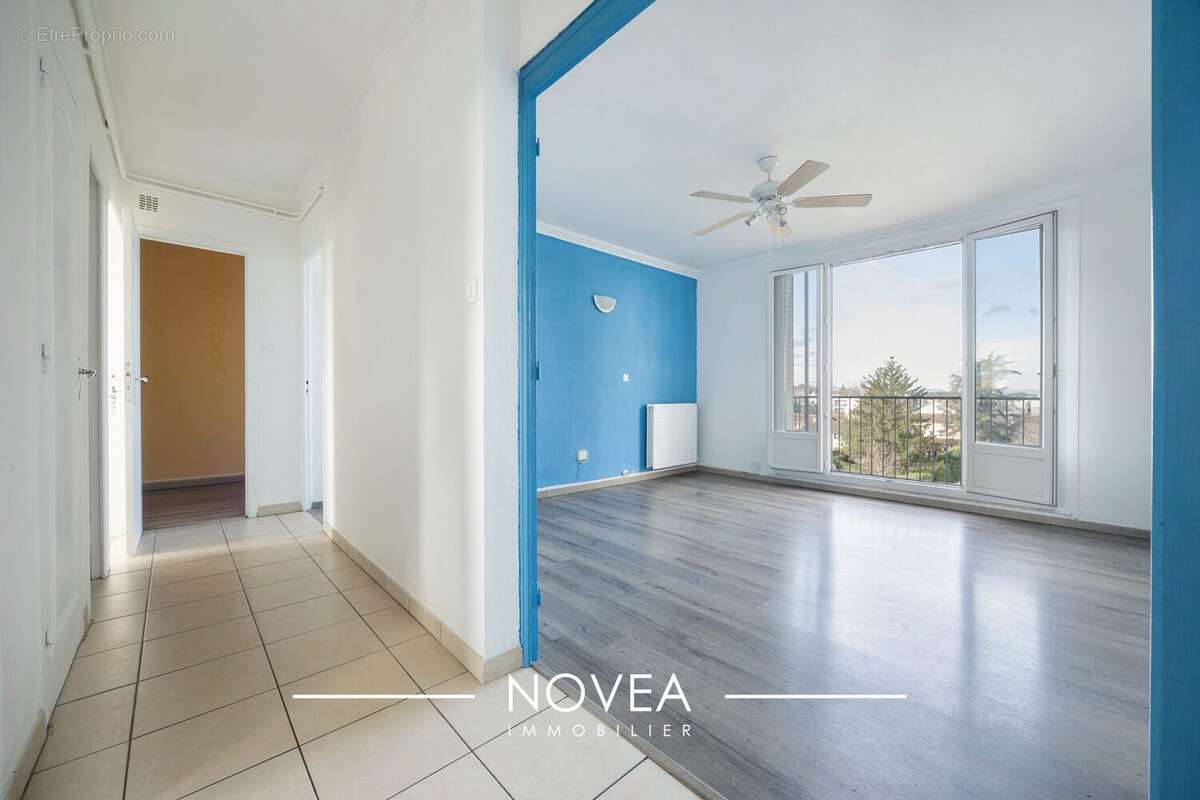 Appartement à MEYZIEU