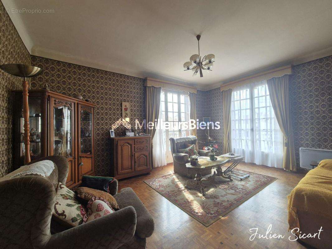 Maison à PEZILLA-LA-RIVIERE