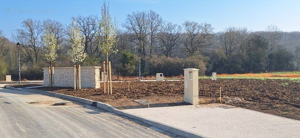 Terrain à PECQUEUSE