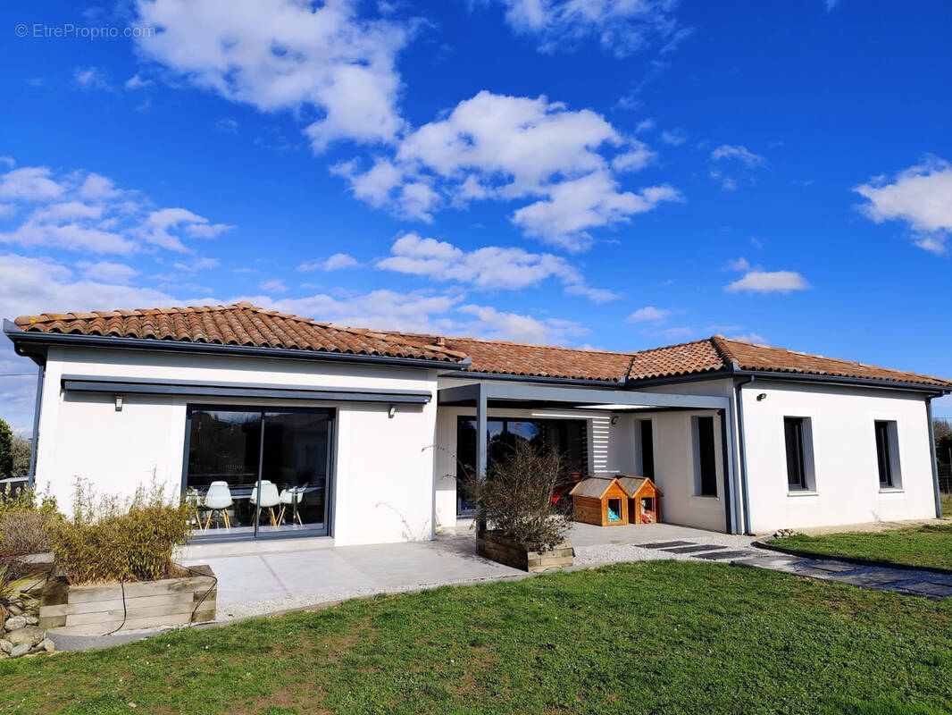 Maison à CASTELNAU-MONTRATIER