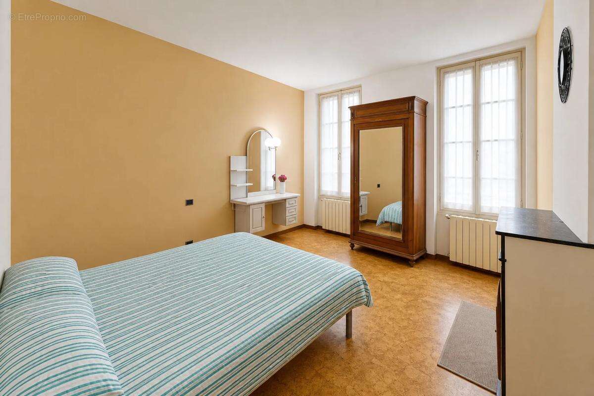 Maison spacieuse de 236 m² avec jardin fruitier à Valence - photo 9