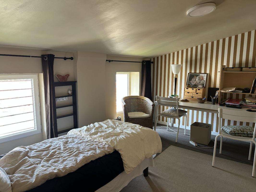 Maison à SAINT-JEAN-D'ANGELY