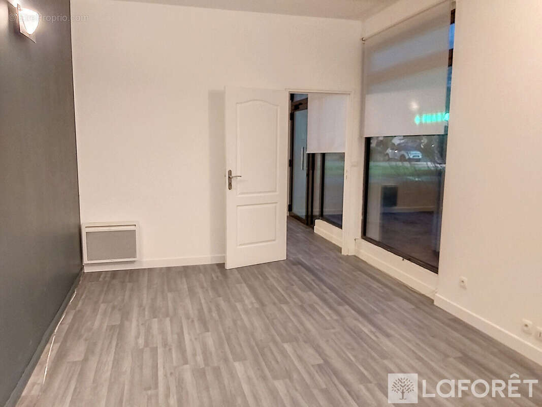 Commerce à VILLENAVE-D&#039;ORNON