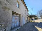 Appartement à PERNES-LES-FONTAINES