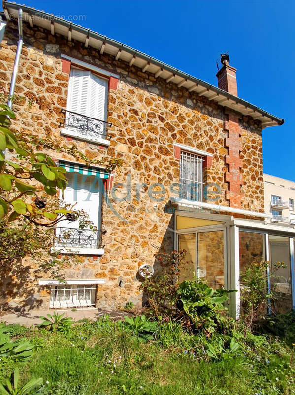 Maison à SURESNES