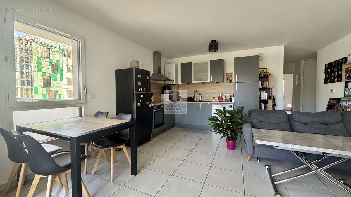 Appartement récent avec terrasse - photo 4