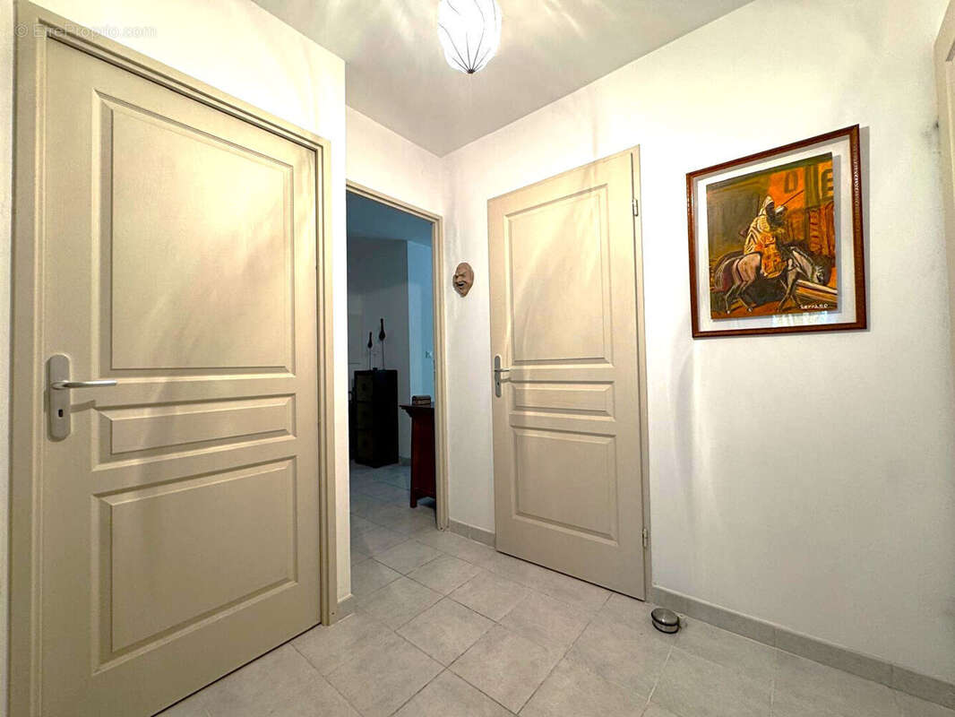 Appartement à BAGNOLS-SUR-CEZE