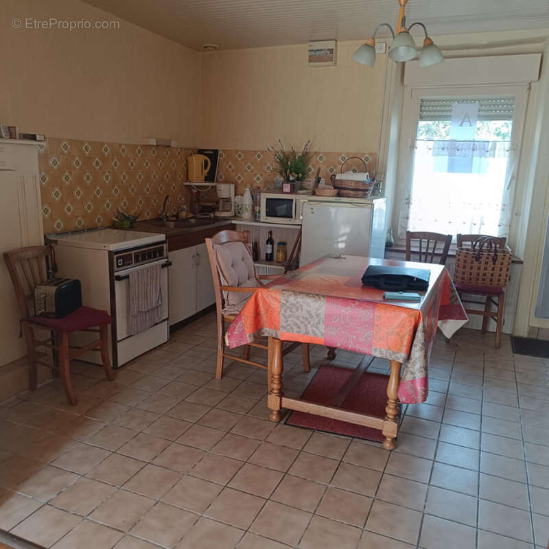 Maison à NEANT-SUR-YVEL