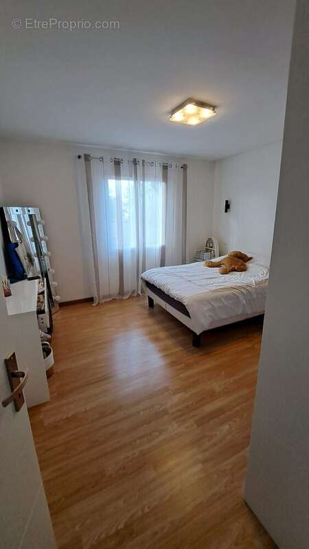 chambre 2 - Maison à BUXEROLLES