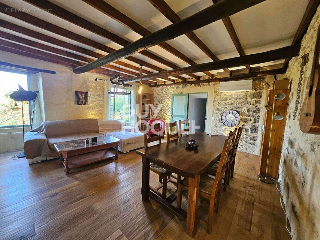 Maison avec extérieur à Vendre à Beaufort - photo 2