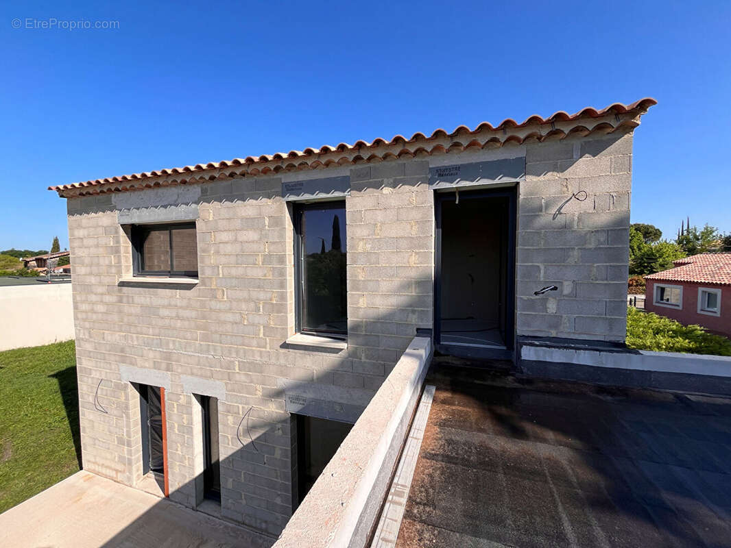 Maison à L'ISLE-SUR-LA-SORGUE