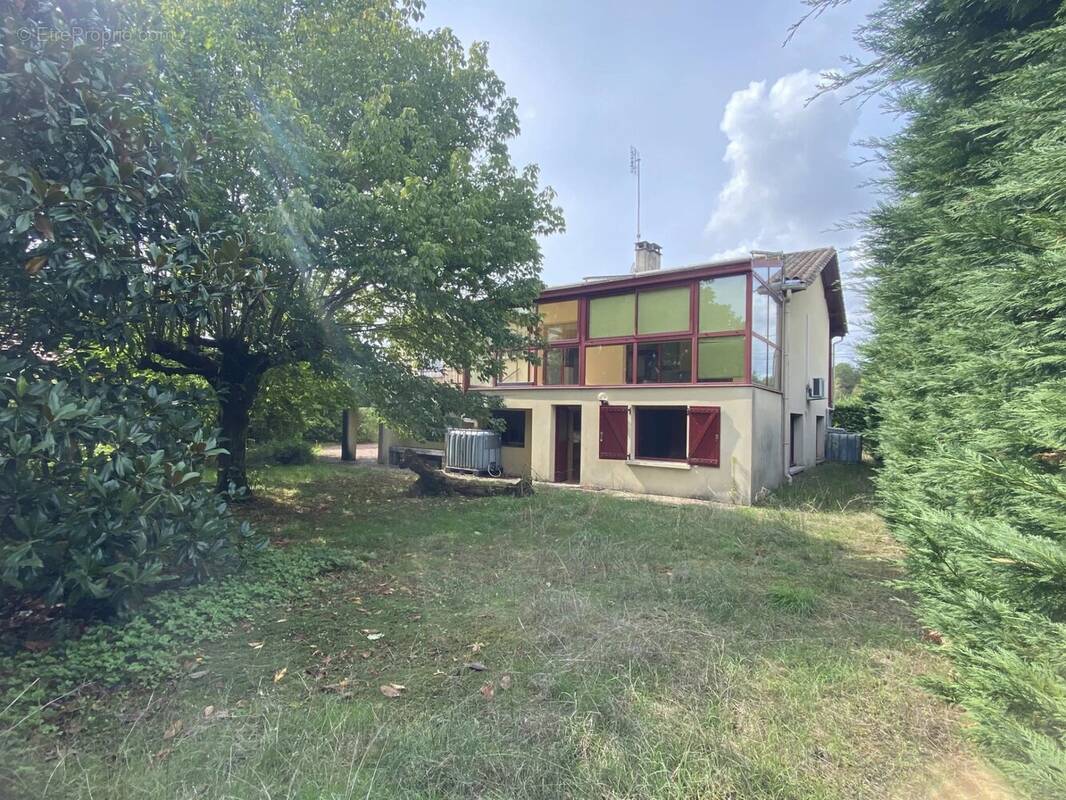 Maison à SAINT-YZAN-DE-SOUDIAC