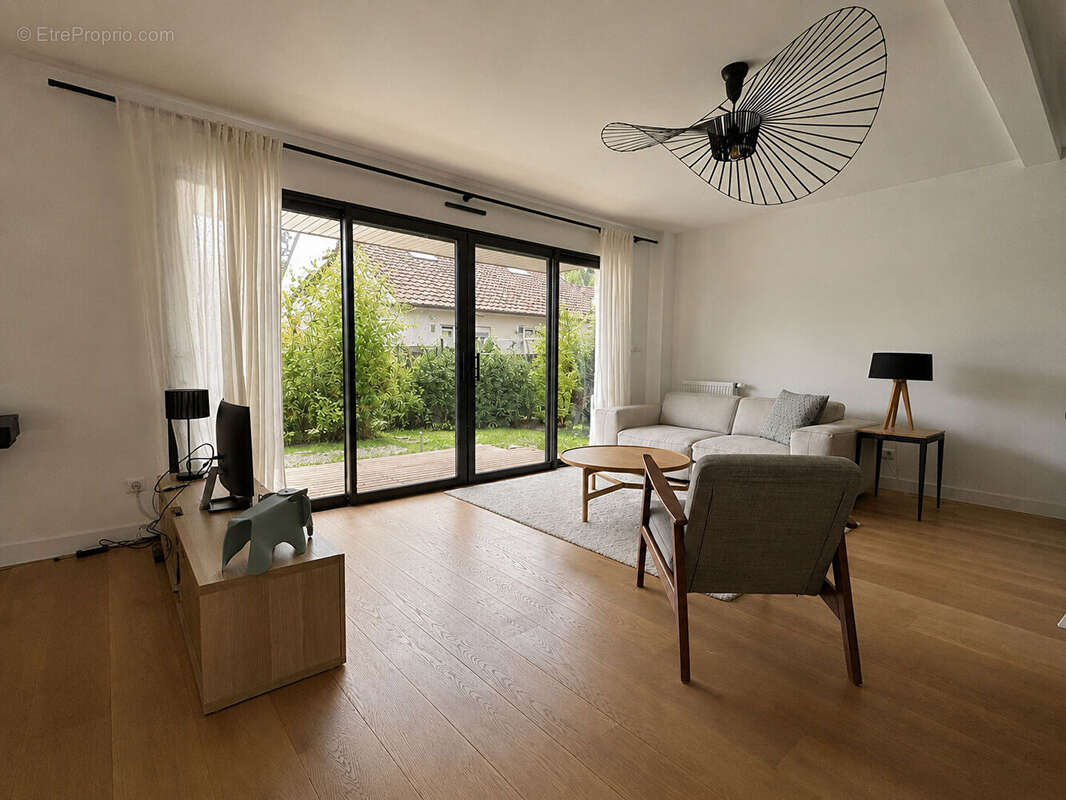 Maison à VERRIERES-LE-BUISSON