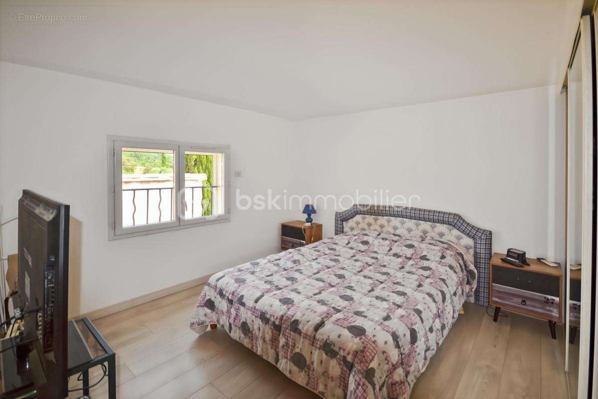 Villa de 255m², 3 chambres, garage, atelier, sur 2254m² de terrain - photo 12