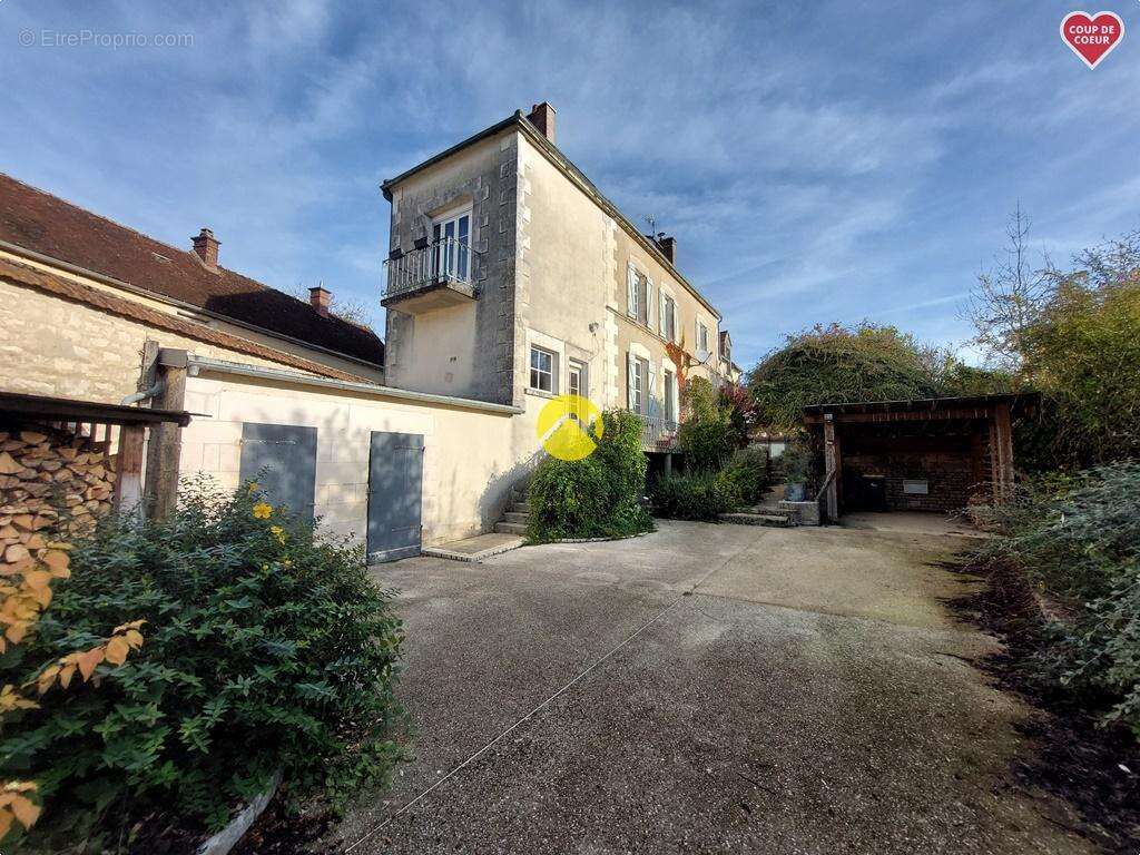 Maison à MOULINS-EN-TONNERROIS