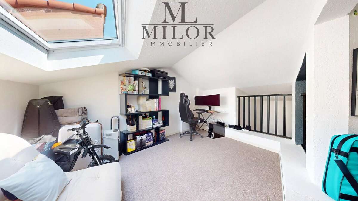 Saint-martin-du-var – dernier étage, 5 pièces avec mezzanine et deux balcons - photo 12