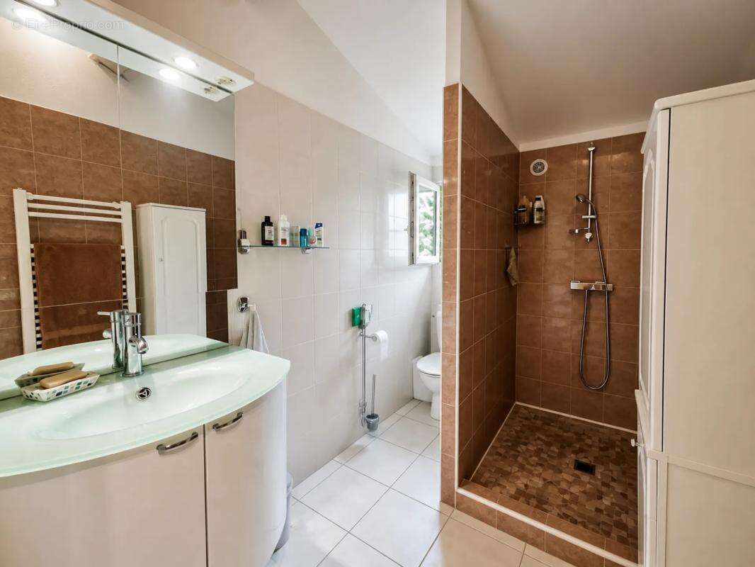 Maison de 9 pièces de 240 m² dans environnement privilégié - photo 22